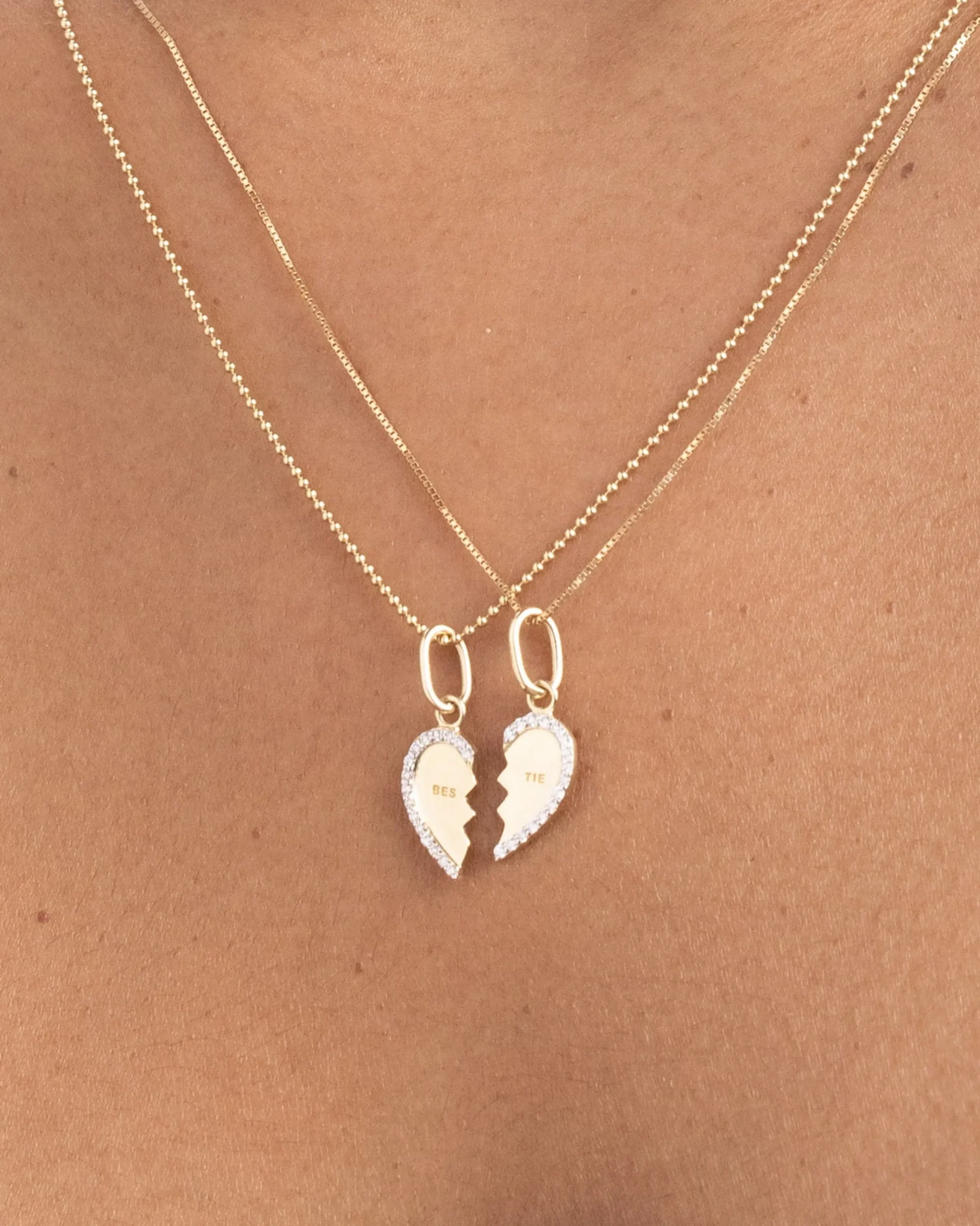 amiti_charm_set_1.webp BRUNA The Label Amitié Charm Set^ Filigraner Schmuck | Kettenanhänger