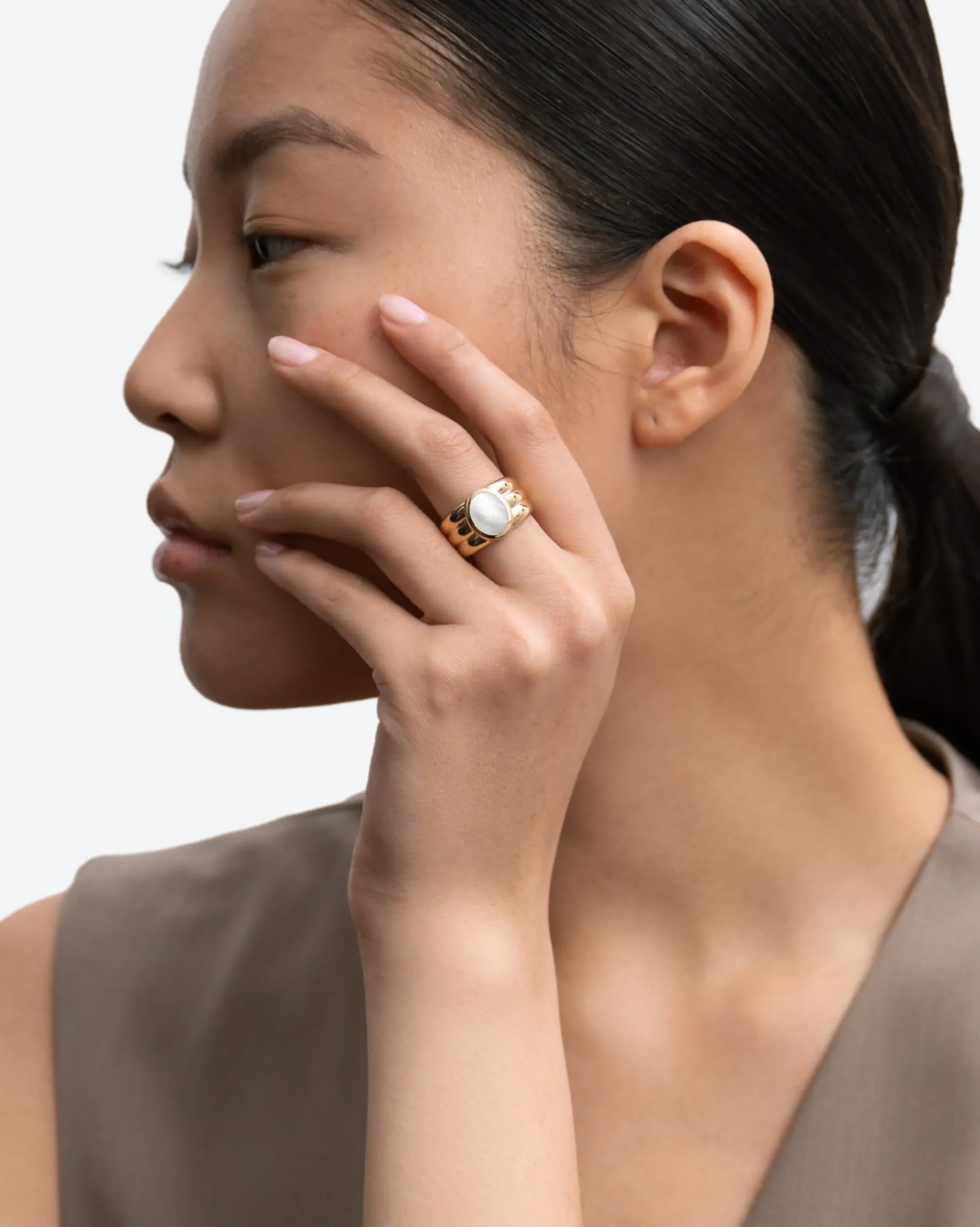 benevento_pearl_ring_2.webp BRUNA The Label Benevento Pearl Ring^ Edelsteine | Perlen
