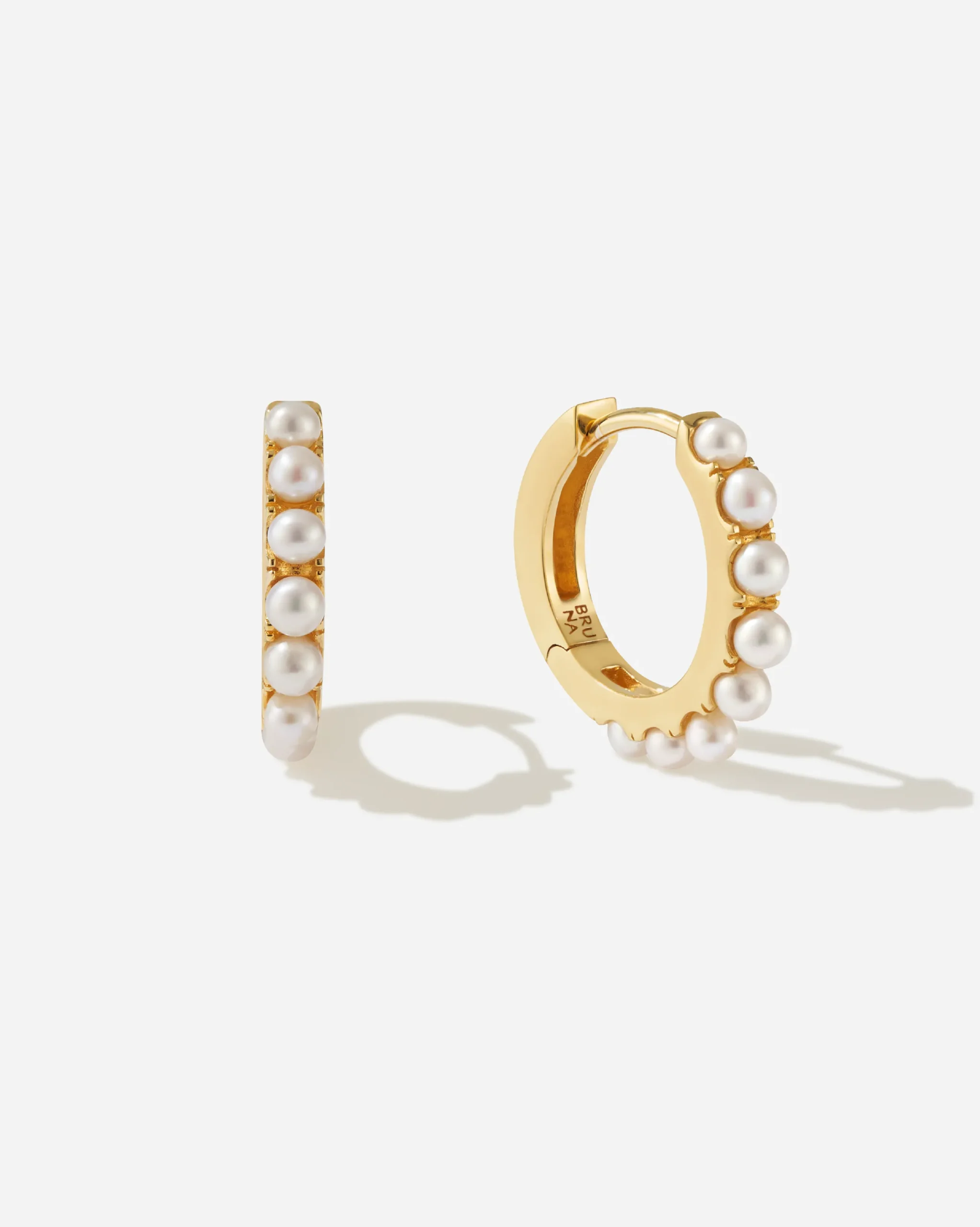 faraglioni_medium_hoops_0.webp BRUNA The Label Faraglioni Medium Hoops^ Creolen | Perlen