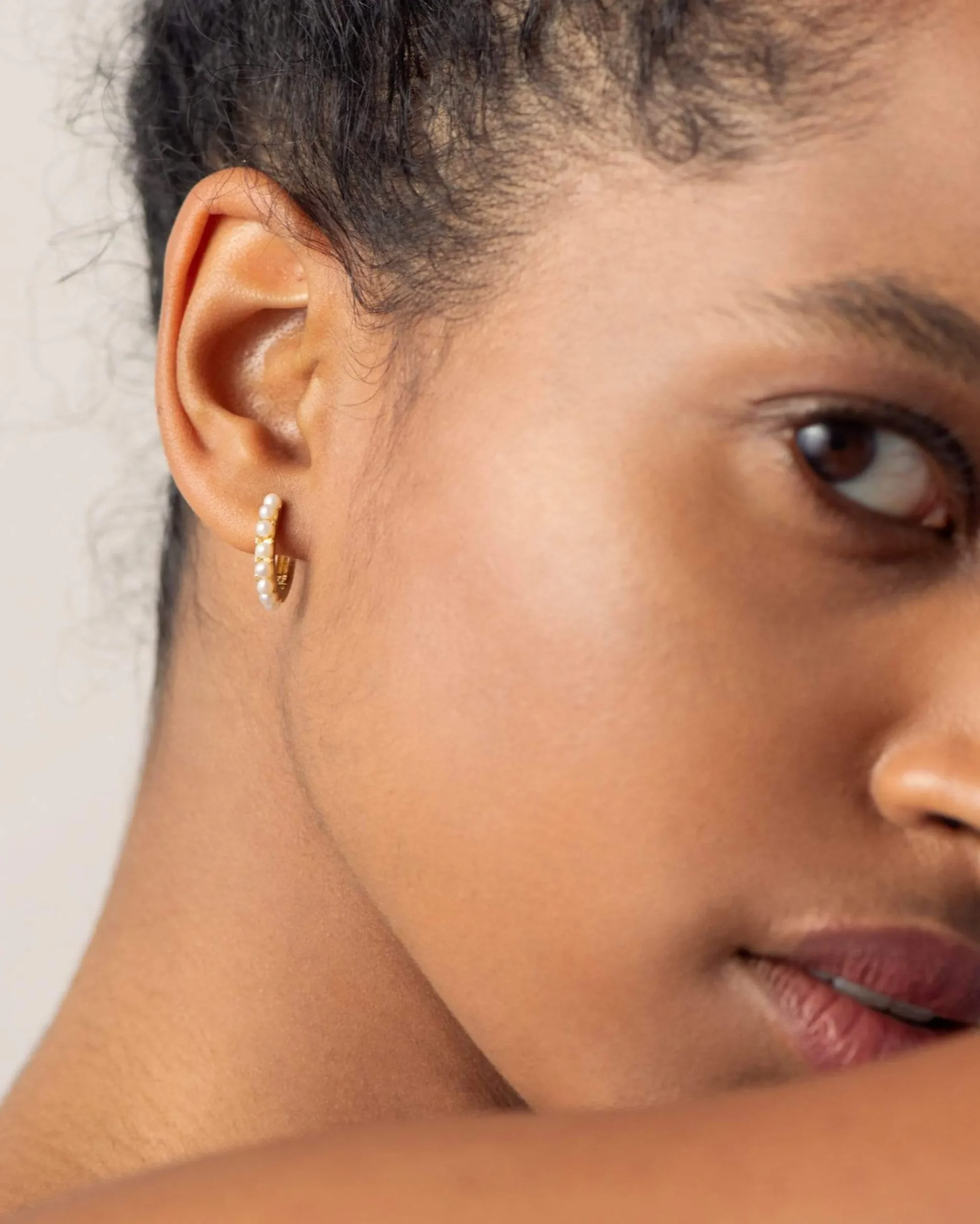 faraglioni_medium_hoops_1.webp BRUNA The Label Faraglioni Medium Hoops^ Creolen | Perlen