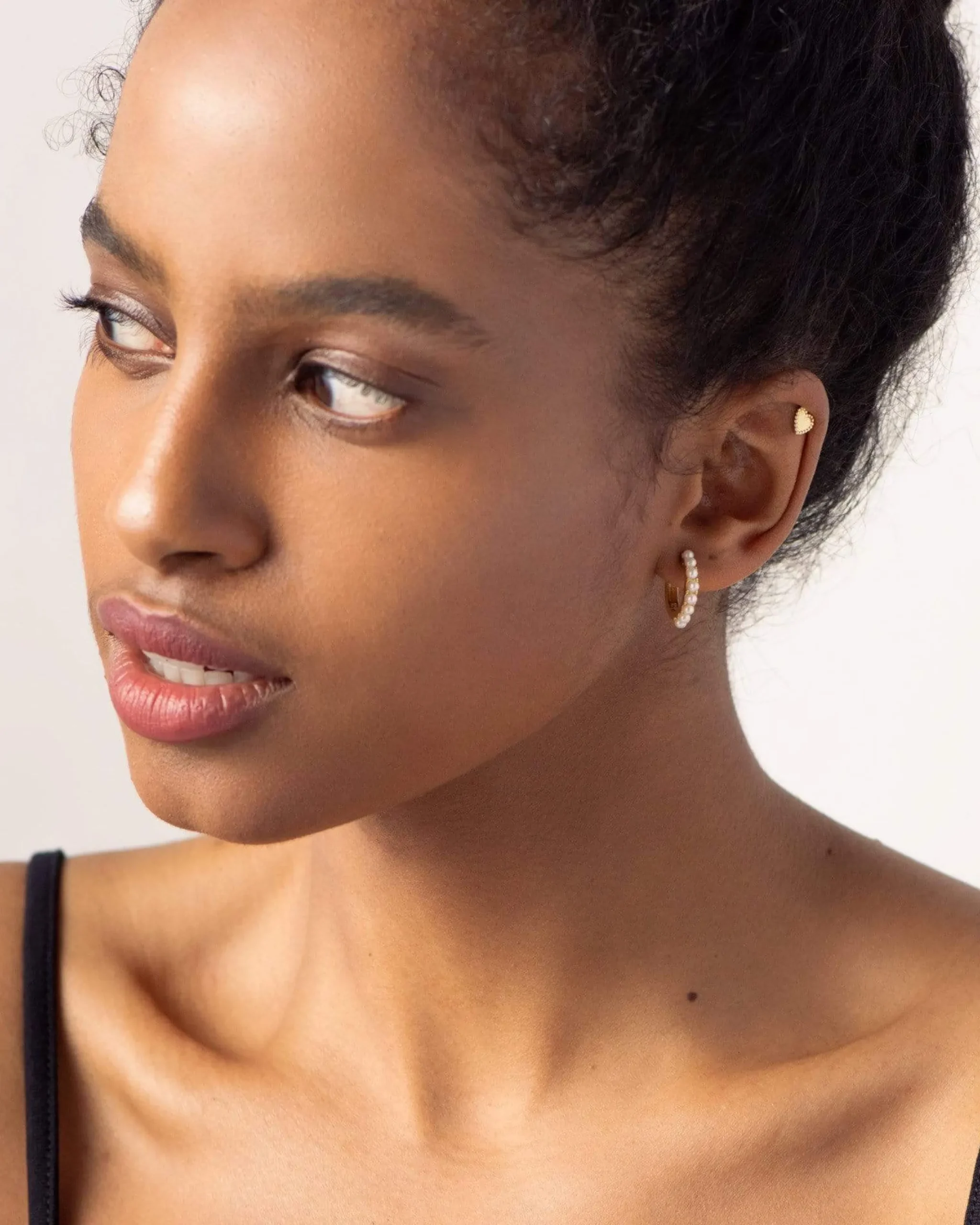 faraglioni_medium_hoops_7.webp BRUNA The Label Faraglioni Medium Hoops^ Creolen | Perlen