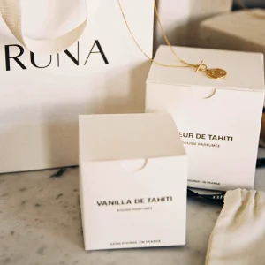 BRUNA The Label Fleur De Tahiti Candle 190g^ Kerzen & Geschenkverpackungen