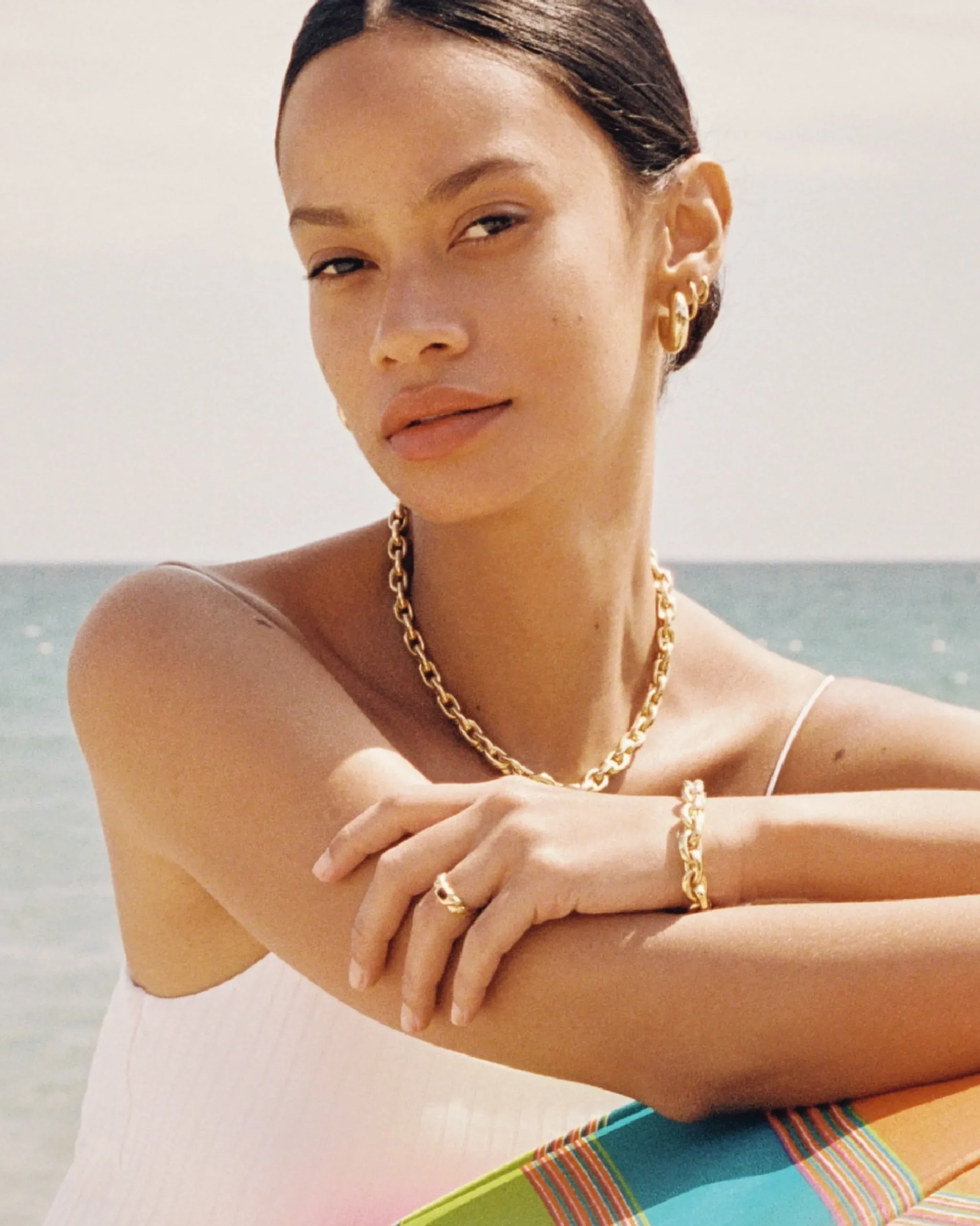 mimosa_medium_hoops_5.webp BRUNA The Label Mimosa Medium Hoops^ Creolen