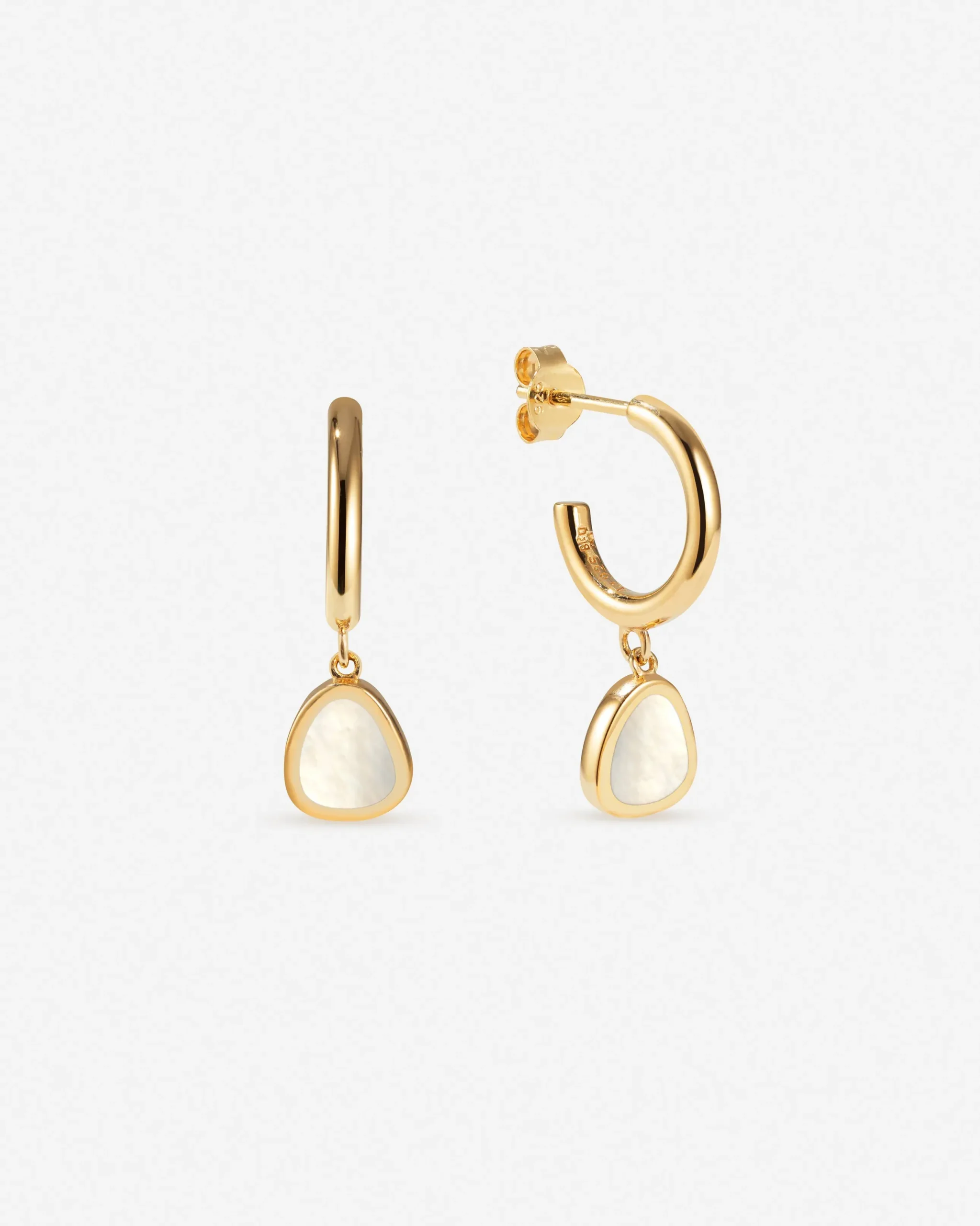 ohana_pearl_mini_hoops_0.webp BRUNA The Label Ohana Pearl Mini Hoops^ Perlen | Ohrringe Mit Anhänger